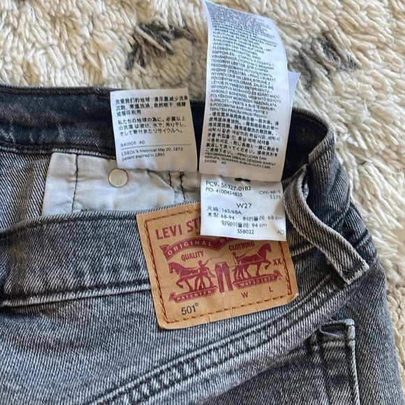 Levi’s 501 Shorts - Picture 3 of 3